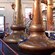 Tanques de fermentación de cobre en el interior de la destilería Glengoyne